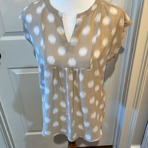 Liz Claiborne Sleeveless Semi Sheer Blouse Size Medium Like New. WT213
